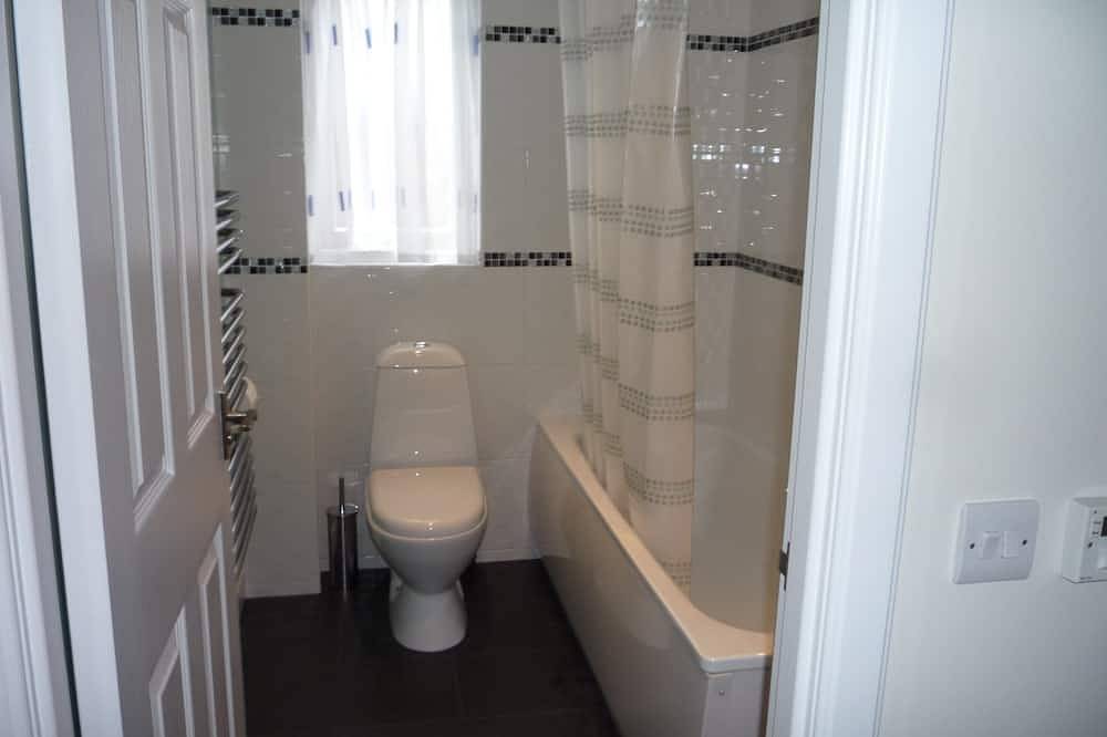Well appointed detached bungalow with enclosed rear garden in Aviemore, Highlands