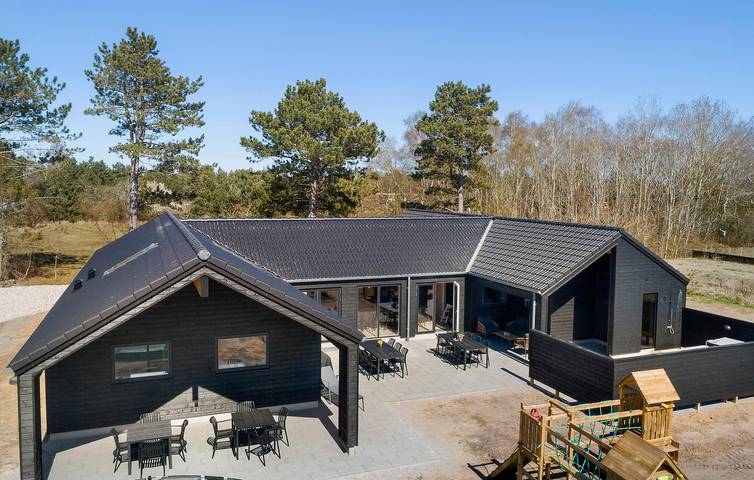 Ferienhaus für 20 Personen, mit Sauna und Terrasse sowie Garten