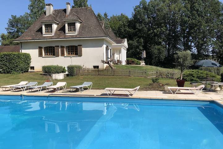 Location de vacances pour 12 personnes à Bocal (récipient)