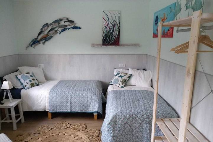Casa con Jardín Individual y a 400 Metros de las Playas y Paseo Marítimo in Burela, A Mariña Lucense