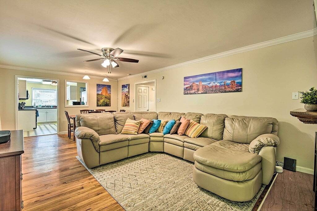 Oak Ridge Retreat w/ Porch < 1 Mi to Downtown in Anderson County