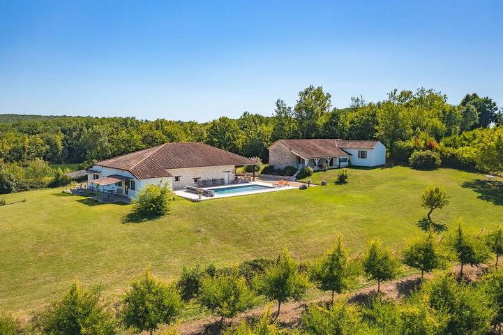 Location de vacances pour 12 personnes, avec jardin à La Sauvetat-sur-Lède