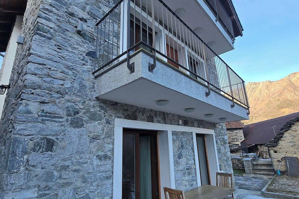 Rustico Musta: Exklusives Ferienhaus mit Sauna, Bergblick und großem Garten in P in Palagnedra, Centovalli