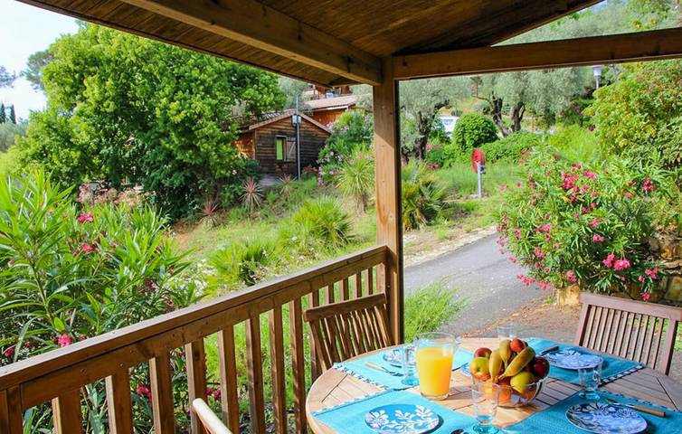 Location de vacances pour 6 personnes, avec terrasse et sauna ainsi que piscine et jardin à Solliès-Toucas - 3