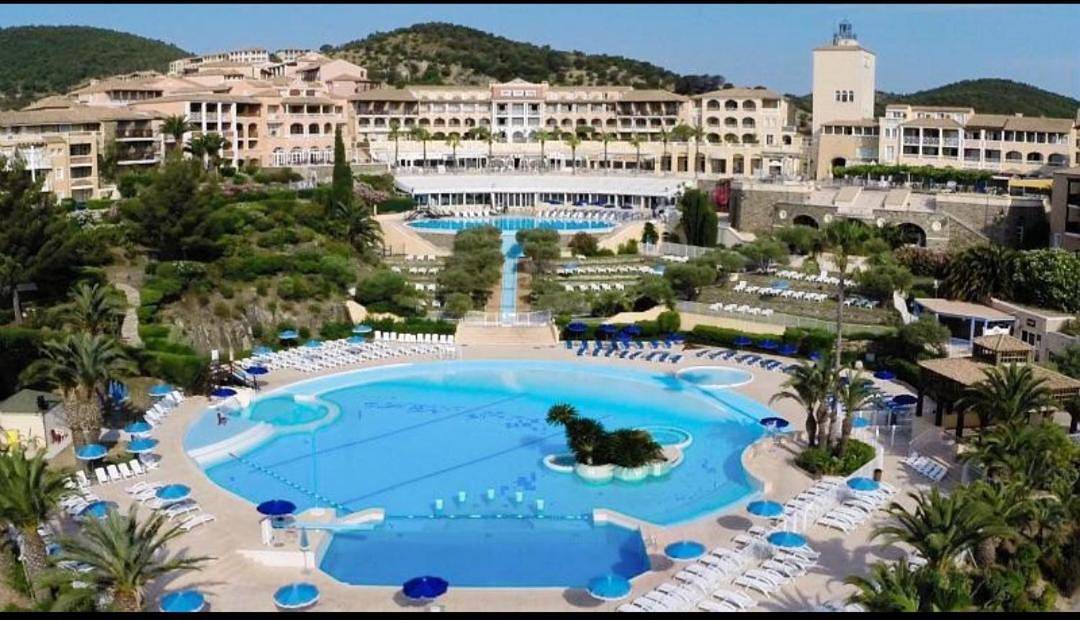 Appartement entier, Appartement 4/5 personnes vue mer piscine et montagne Cap Estérel Pierre et Vacance nature et sport in Cap Estérel, Saint-Raphaël