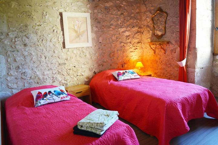 Location de vacances pour 14 personnes, avec jardin ainsi que piscine et vue, animaux acceptés à Thénac - 2