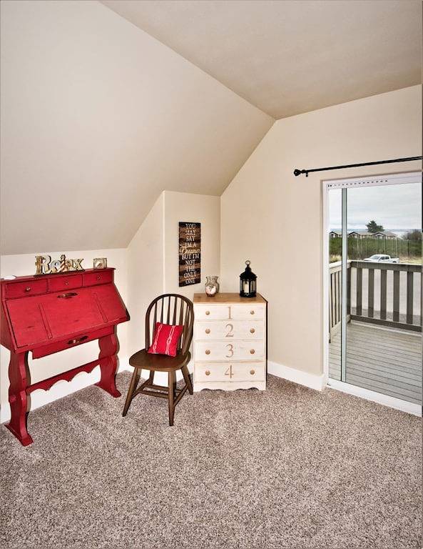 Warm Cottage w/ hot tub - across from the ocean and Damon Point in Ocean Shores, Grays Harbor County