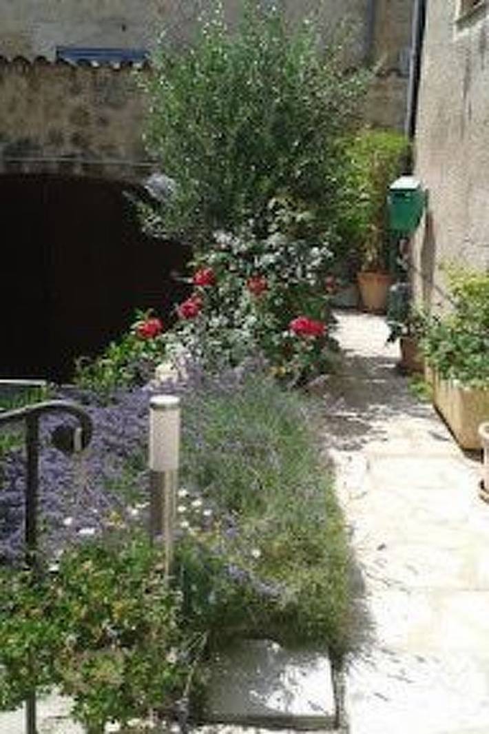 Ganze Wohnung, Schönes Studio Mit Garten Für 2 Im Dorf in Valbonne, Mittelmeerküste (Frankreich)