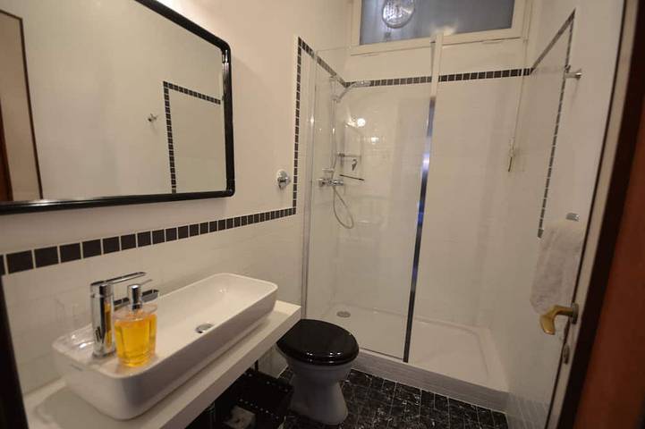 Haus im Grünen, nur 100 Meter vom Meer entfernt in Genua (Stadt), Genua