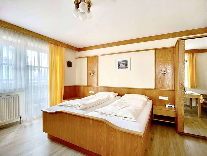 Ganze Wohnung, Appartementhaus Stephanie - 1-Zimmer-Appartement 3 und 103 (27qm) mit Balkon und Küchenzeile in Bad Füssing, Bayerische Golf und Thermenland