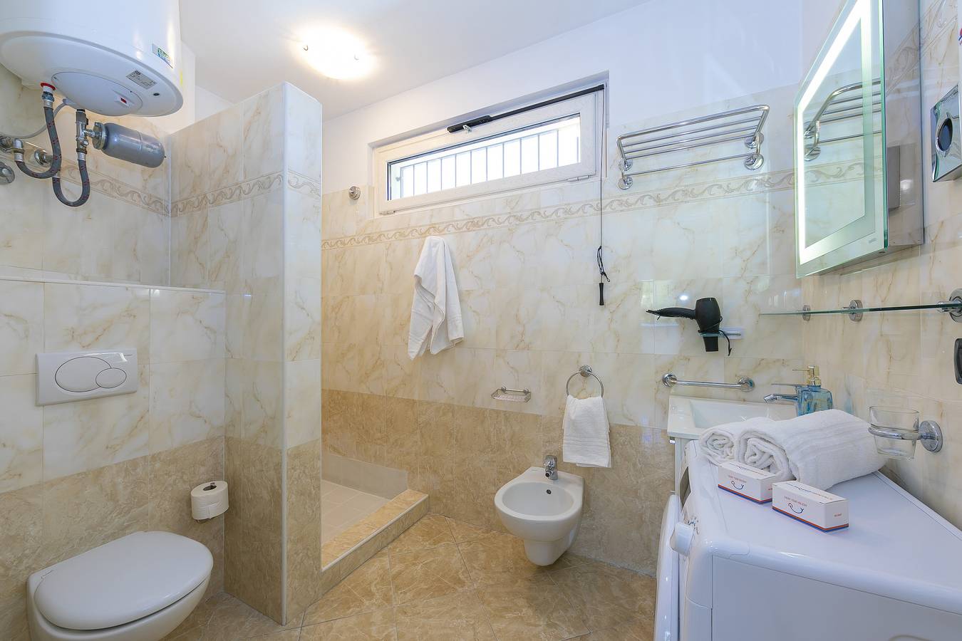 Ganze Wohnung, Rivoltella Apt With Pool 600m From Lake in Rivoltella del Garda, Desenzano del Garda