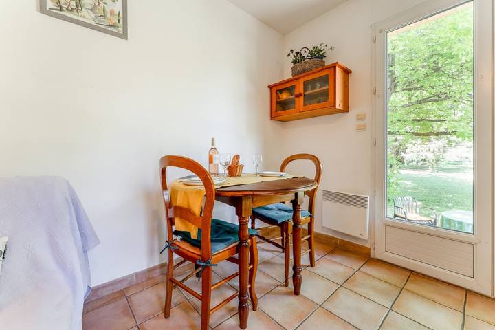Casa vacanze 'La Loutre' con giardino in comune, Wi-Fi e aria condizionata in L'Isle-sur-la-Sorgue, Vaucluse