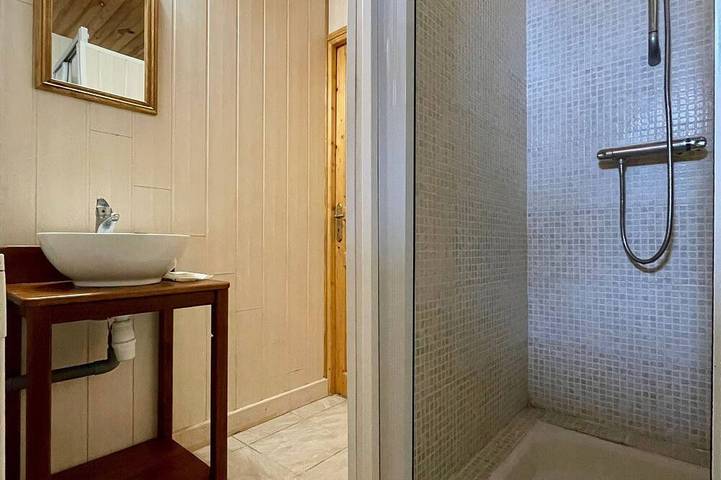 Gîte pour 11 personnes, avec jardin, animaux acceptés à Alleyras - 4