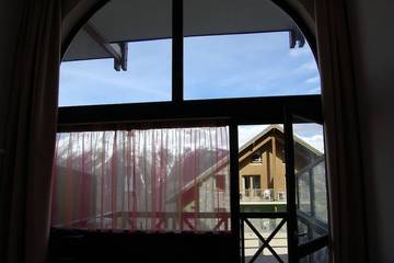 Gîte pour 8 personnes, avec piscine et balcon à Oz