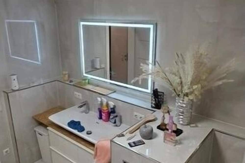 Ganze Wohnung, Luxury Design Apartment with fireplace Balcony & Spa Bathroom in Fürth, Franken