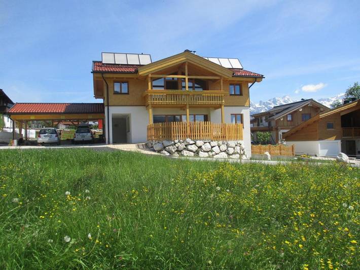Vakantiehuis voor 8 personen, with Balkon and Terras as well as Tuin and Zwembad in Maishofen