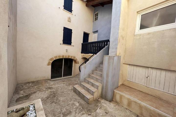 Location de vacances pour 9 personnes, avec Balcon ainsi que Terrasse et Jardin à Saint-Geniès-de-Comolas - 2
