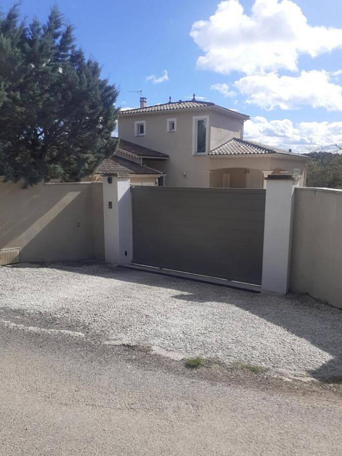 Location de vacances pour 6 personnes, avec balcon et jardin ainsi que jacuzzi et piscine à Saint-Jean-du-Pin - 2