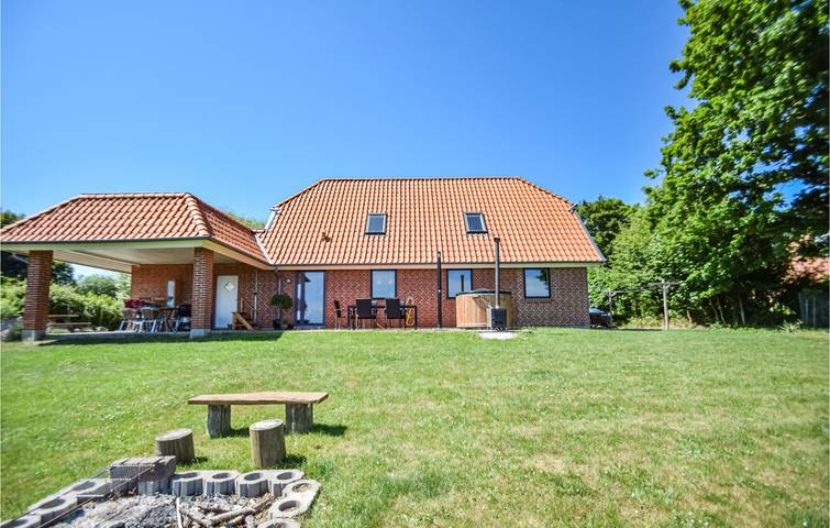 Ferienhaus für 7 Personen, mit Terrasse und Sauna sowie Seeblick