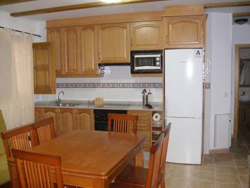 Casa rural para 8 personas, con terraza y vistas, Se admiten mascotas en Benafer
