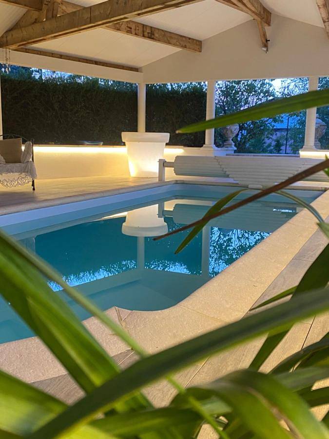 Location de vacances pour 2 personnes, avec jacuzzi ainsi que jardin et piscine à Auxonne - 4