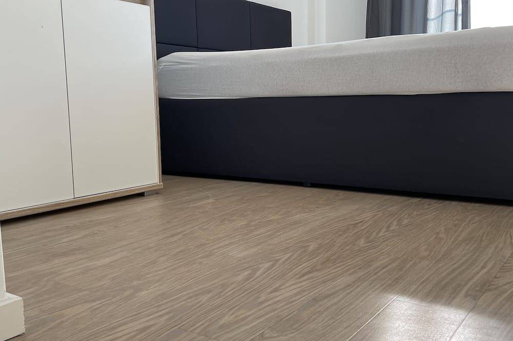 Ganze Wohnung, Sehr moderne Studio-Wohnung direkt am U-Bahnhof in Berlin Innenstadt, Berlin
