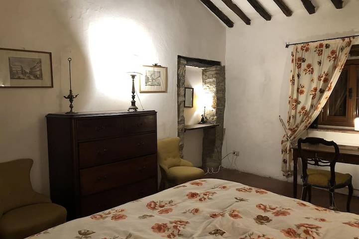 Antica casa in pietra circondata da ulivi a Sanleolino Londa 35 km da Firenze in Londa, Firenze province
