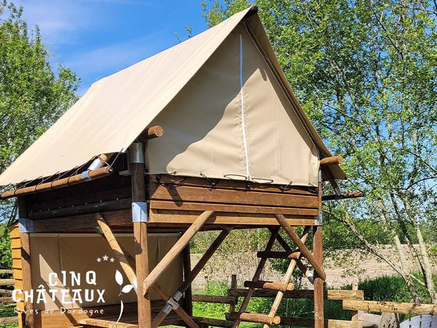 Camping Dordogne Les Cinq Châteaux - Hébergement 2 personnes - Bivouac sur pilotis in Allas-les-Mines, Périgord Noir