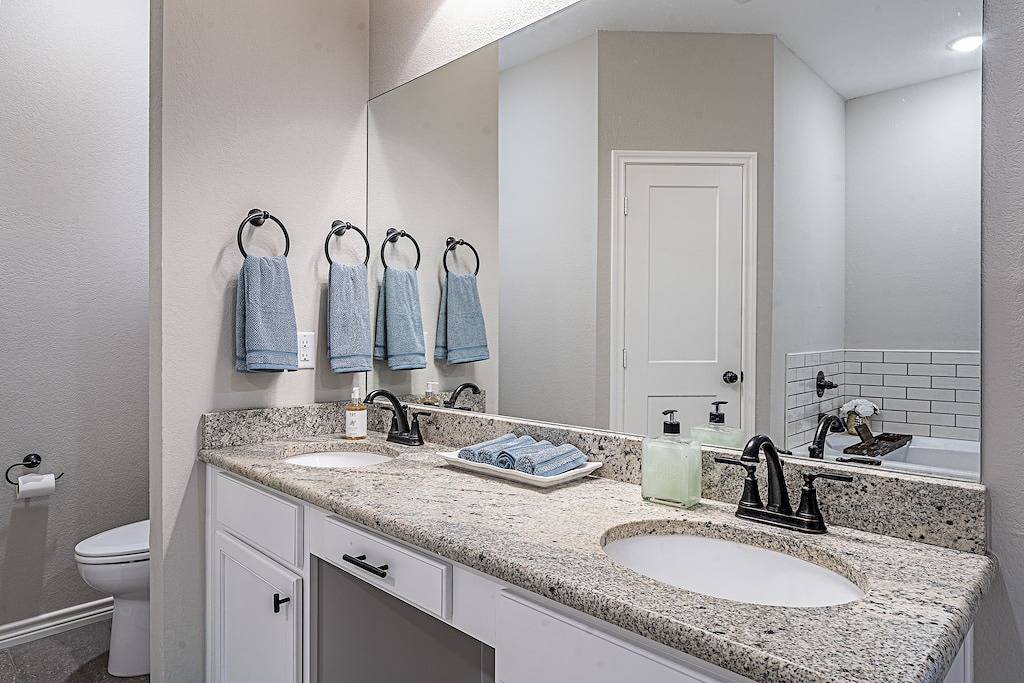 4 bedroom 2 bath Sleeps 8 in Gregg County