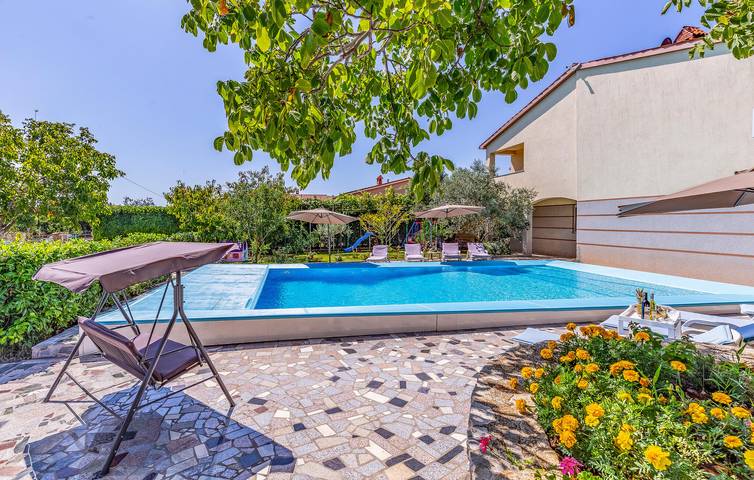 Ganze Ferienwohnung, Gemütliche Ferienwohnung mit Terrasse, WLAN und Parkplatz in der Nähe des Stadtzentrums von Sisan in Sisan, Südküste Istrien