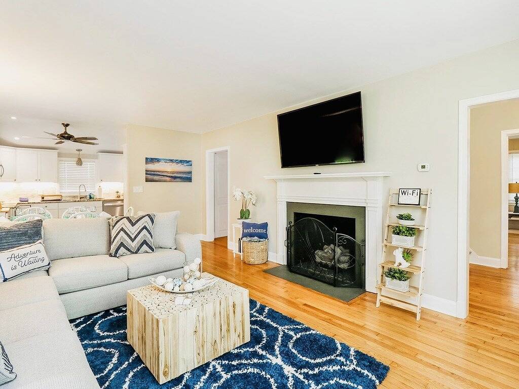 Home on Sunset: Warm, Relaxed, Family Ready in High Point, Guilford County