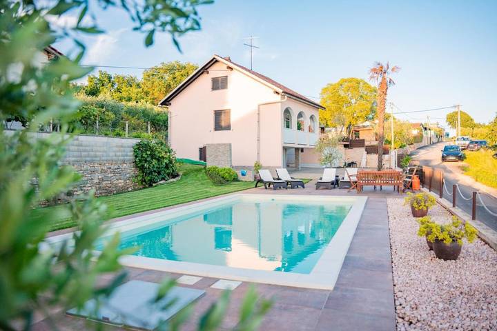 Ferienhaus für 6 Personen, mit Garten und Pool sowie Ausblick in Umag - 2