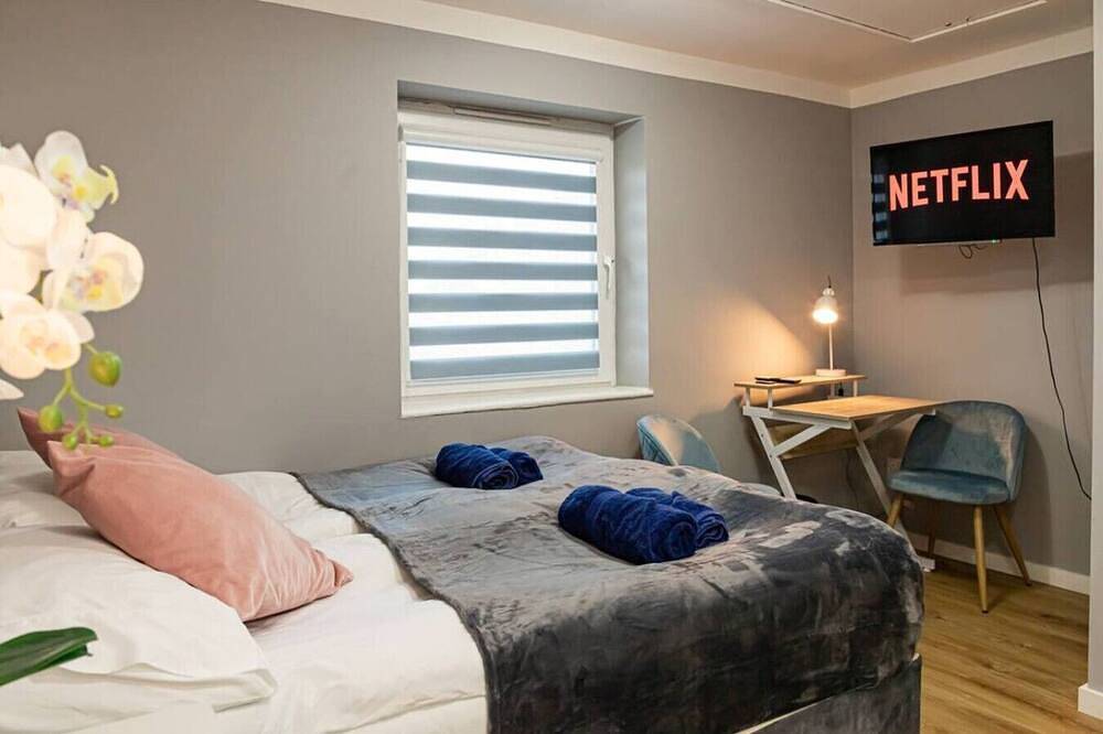 Comfy Town Stay | 2Br | Near Bacco Lounge & 7 Star in Warwickshire