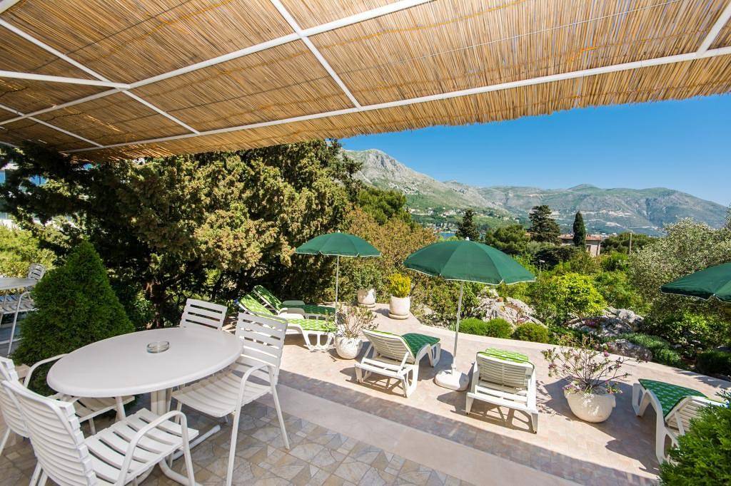 Helt studio, Apartments & Rooms Jokovic-Deluxe Studio Apartment with Terrace and Partial Sea View (Soba 6) in Općina Župa dubrovačka, Dubrovnik-Neretva
