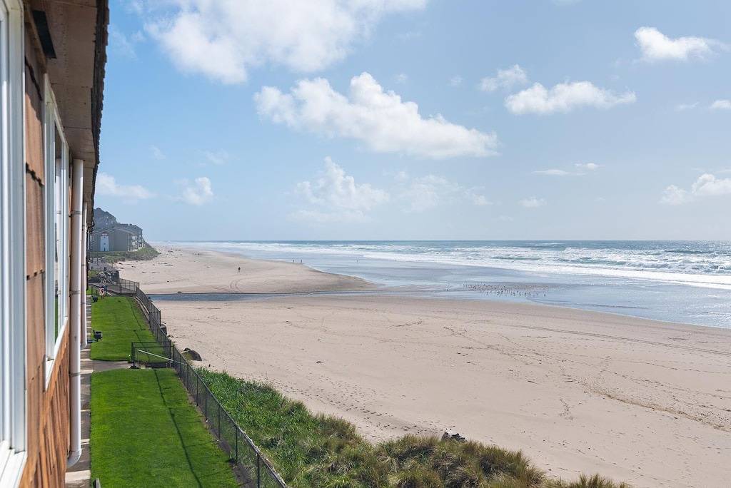 Ganze Wohnung, Luxury Top Floor Beachfront Super Condo -Sleeps 8! in Oceanlake, Lincoln City