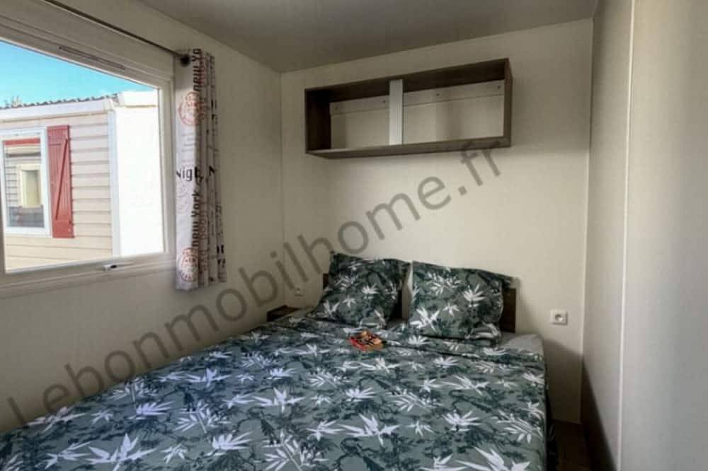 Spacious mobile home with terrace for 6 people in Tournon-sur-Rhône, Tournon-sur-Rhône region