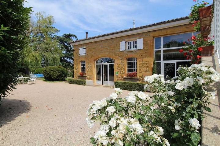 Gîte pour 6 personnes, avec Jacuzzi ainsi que Jardin et Piscine dans Rhône
