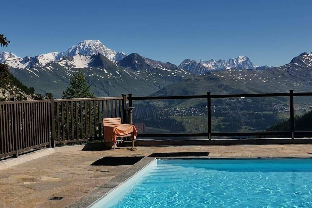 Apartamento entero, Spacious mountain apartment with pool, Spa and Mont Blanc views in Arc 1950, Bourg-Saint-Maurice