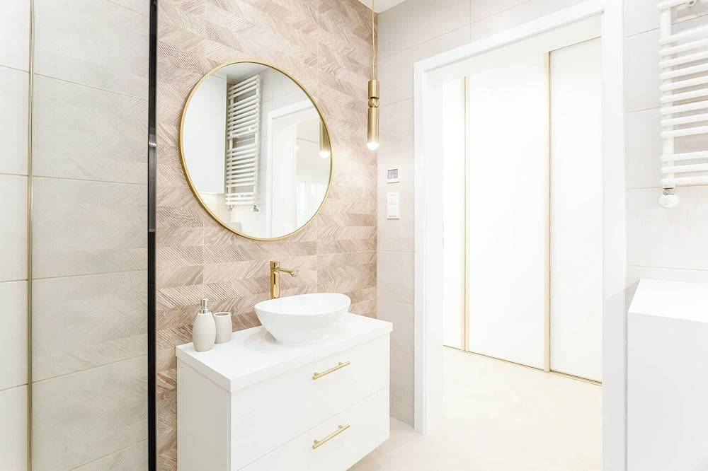 Apartamento entero, Jacuzzi Haven in Warsaw •Private Terrace & free Parking • High-speed Wifi in Targówek, Varsovia