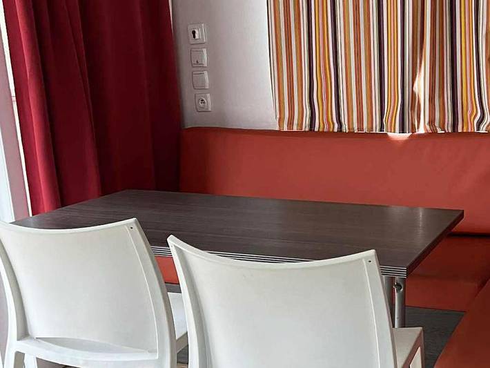 Mobil home pour 4 personnes à Saint-Julien-de-Peyrolas - 3