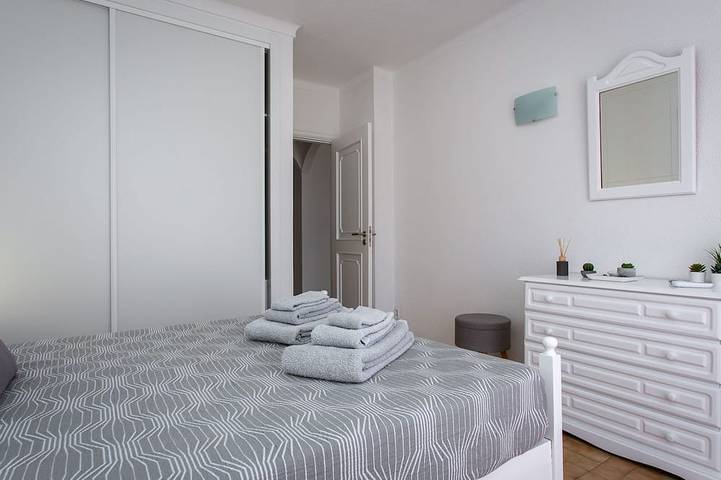 Ganze Wohnung, 2Bd Apartment in Alagoa Beach by LovelyStay in Altura, Faro Distrikt