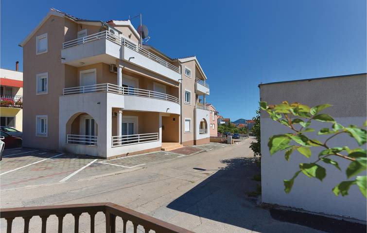 Ferienwohnung für 4 Personen, mit Terrasse in Vodice