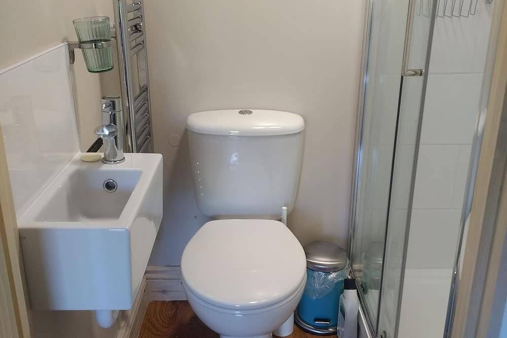 Helles und luftiges Gartenzimmer. in Wiltshire