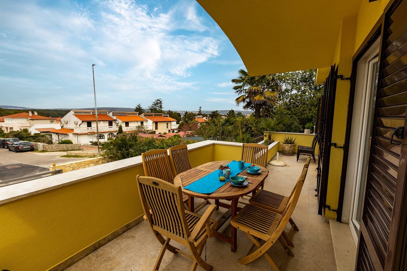 Holiday Home Punat Oasis – atemberaubender Sonnenuntergangs- und Meerblick & E-Ladegerät für Elektrofahrzeuge in Punat, Krk
