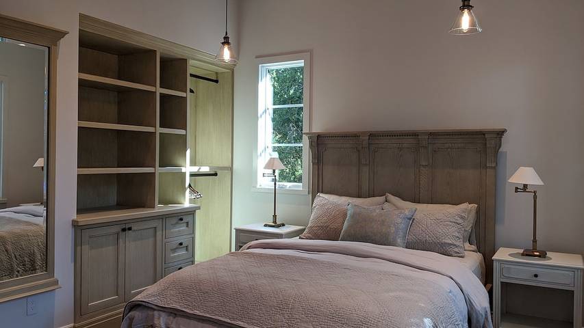 Vacation rental for 6 people, with yard and hot tub as well as balcony in San Mateo County