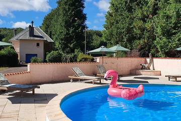 Gîte pour 4 personnes, avec terrasse ainsi que jardin et piscine à Mazamet
