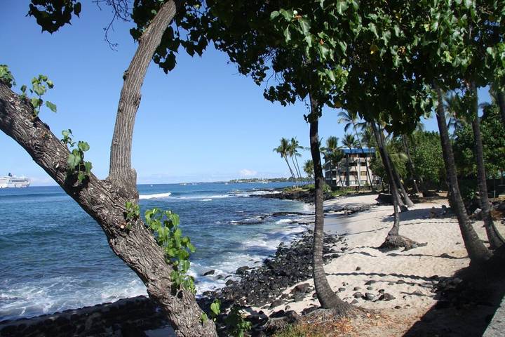 Vacation rental for 2 people, with garden and hot tub as well as pool in Kailua-Kona