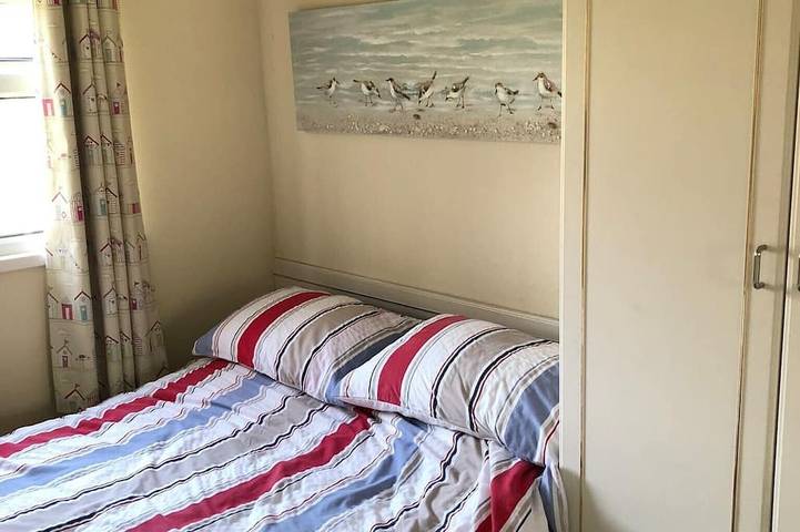 Well equipped chalet on quiet site with Club House and heated pool (in season). in Stalham, The Broads