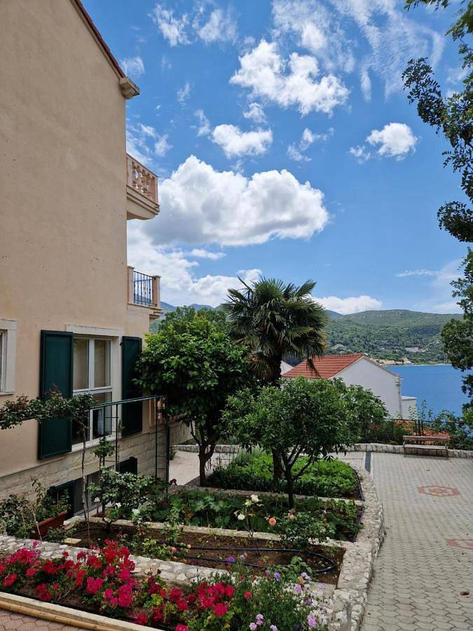 Villa pour 16 personnes, avec terrasse ainsi que vue et jardin à Slano - 4
