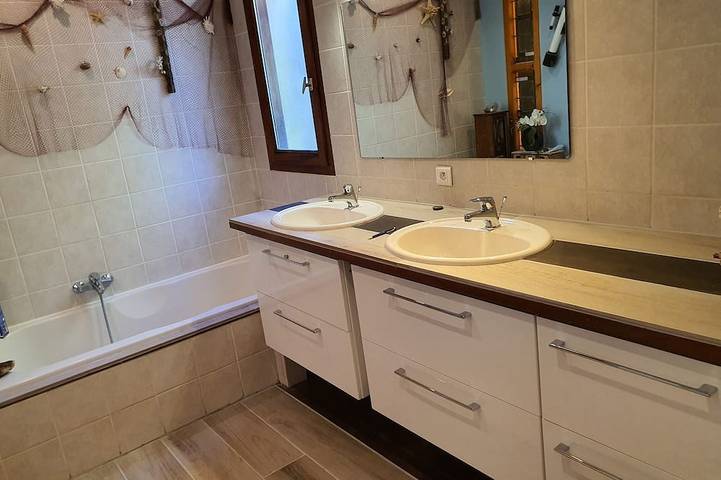 Location de vacances pour 9 personnes, avec terrasse et jardin à Gignac - 3